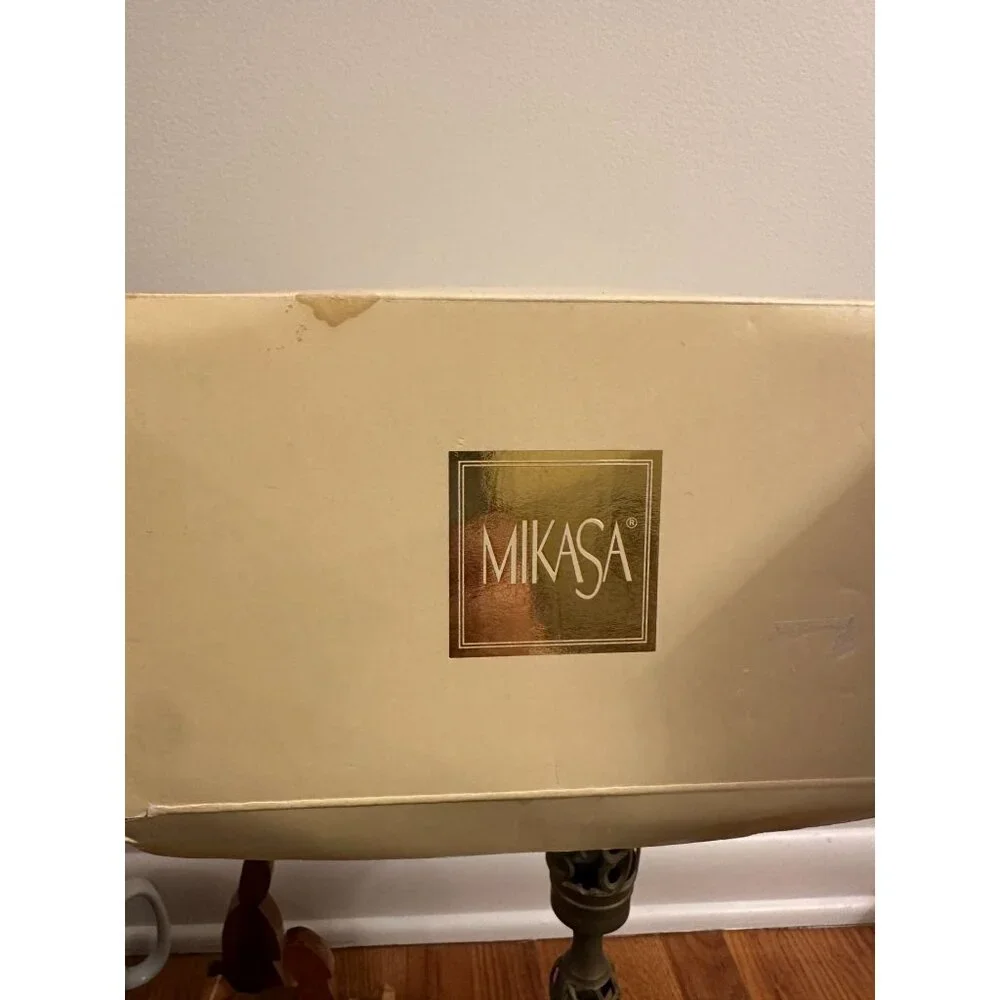 Mikasa Fine Porcelain Holly Sleigh Centerpiece KT410– New in‎ Box